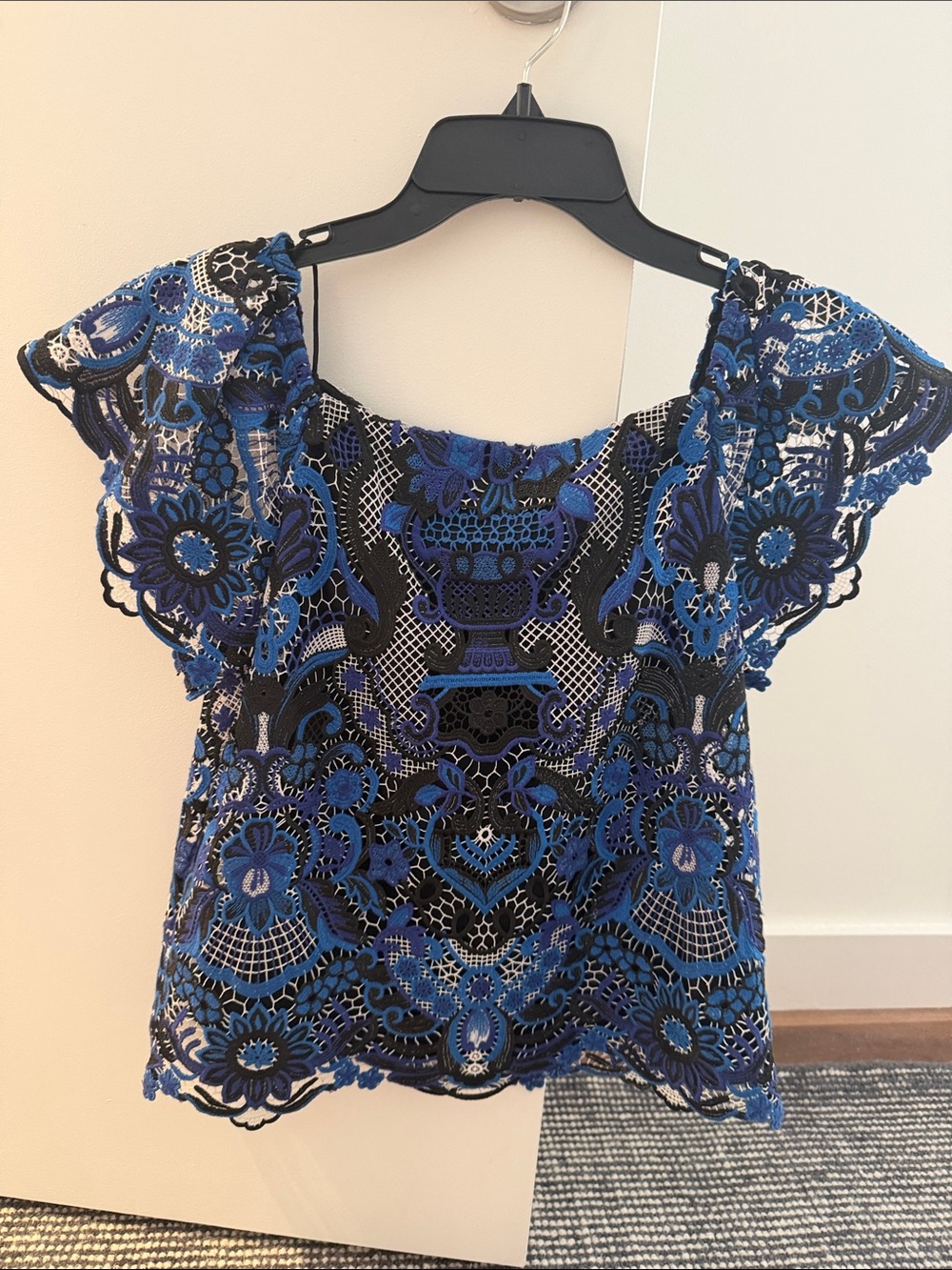 Alice & Olivia Blue Lace Off the Shoulder Sleeve Women's Top